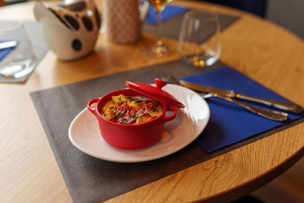 Logis Loire Hotel - Les Cocottes Restaurant Les Rosiers-sur-Loire ภายนอก รูปภาพ
