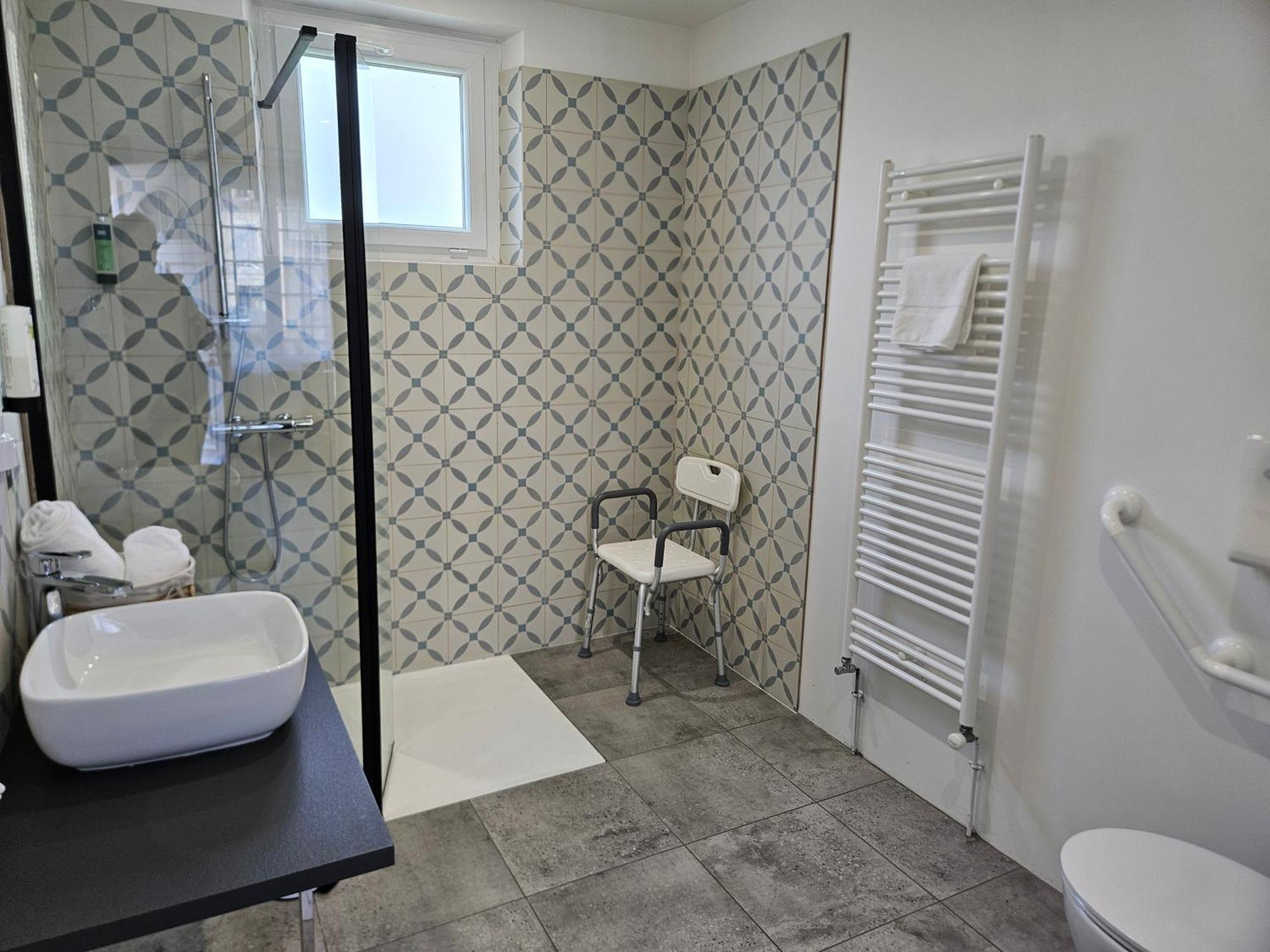 Logis Loire Hotel - Les Cocottes Restaurant Les Rosiers-sur-Loire ภายนอก รูปภาพ