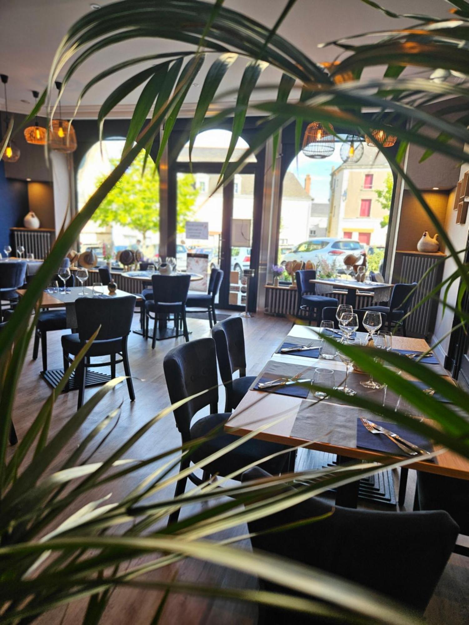Logis Loire Hotel - Les Cocottes Restaurant Les Rosiers-sur-Loire ภายนอก รูปภาพ