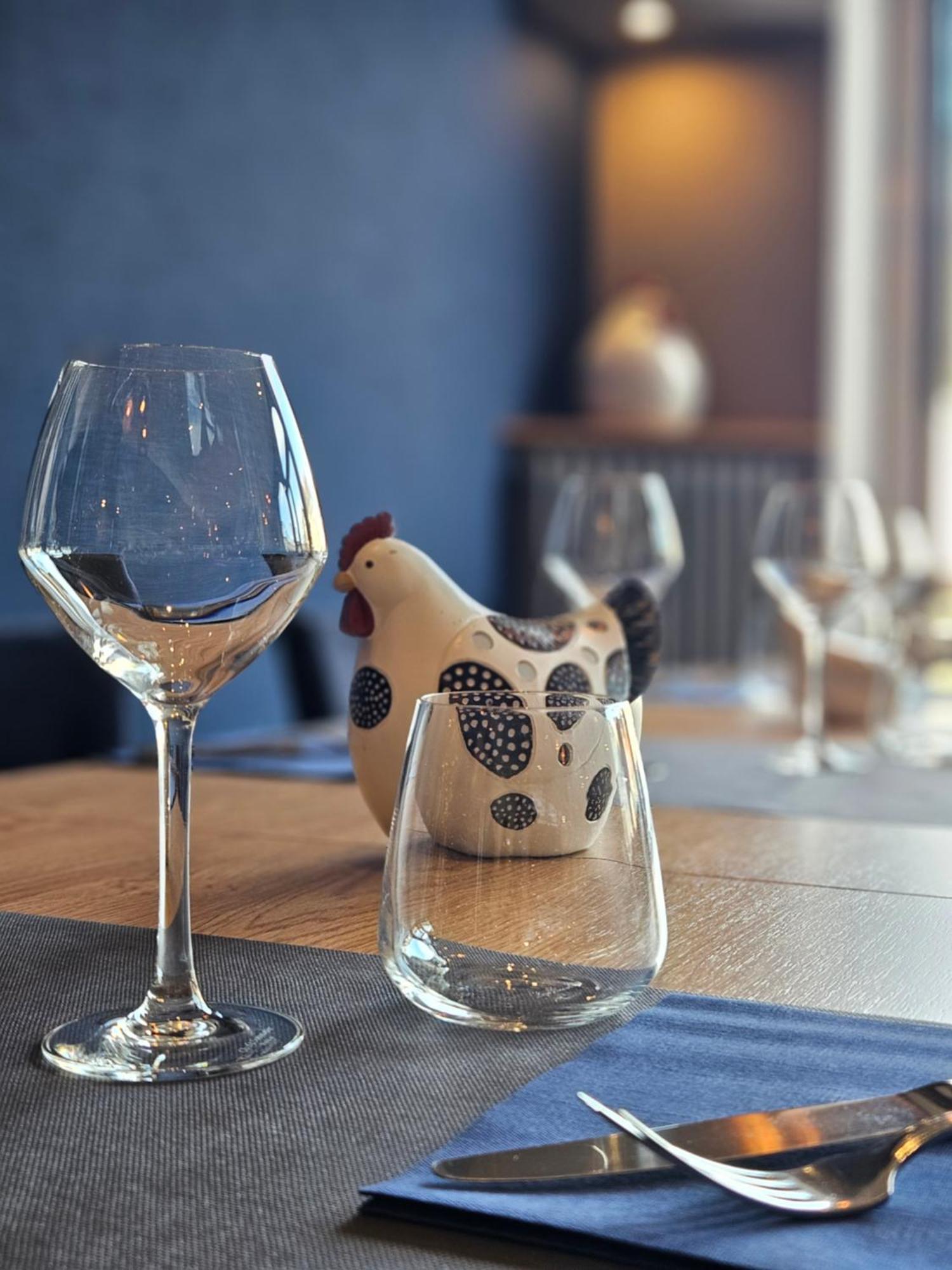 Logis Loire Hotel - Les Cocottes Restaurant Les Rosiers-sur-Loire ภายนอก รูปภาพ