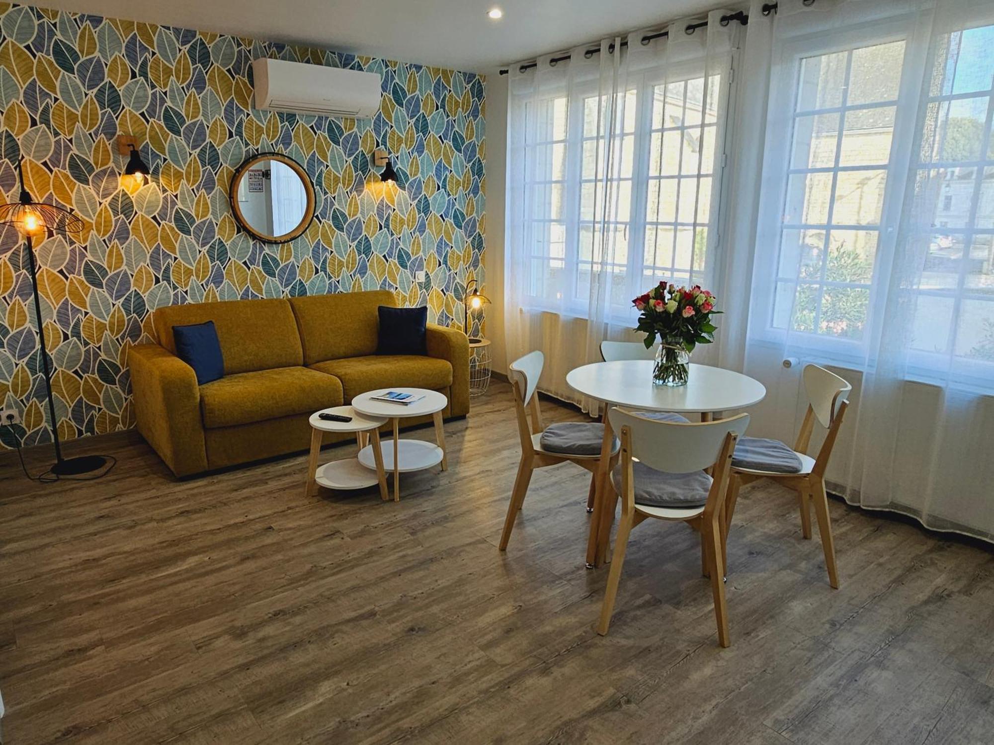 Logis Loire Hotel - Les Cocottes Restaurant Les Rosiers-sur-Loire ภายนอก รูปภาพ